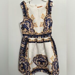 Sleeveless dress with unique design